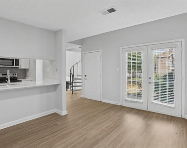 1113 Powers Ferry Place - Photo Thumbnail 3