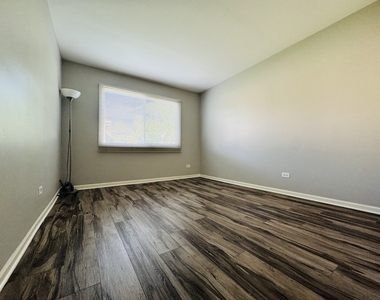 7037 Yorkshire Drive - Photo Thumbnail 8