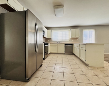 7037 Yorkshire Drive - Photo Thumbnail 5