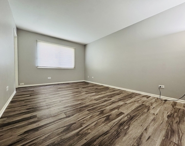 7037 Yorkshire Drive - Photo Thumbnail 6