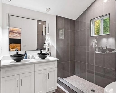 1111 Hillcrest Drive Se - Photo Thumbnail 8