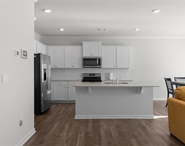 2203 Blue Monarch Drive - Photo Thumbnail 5