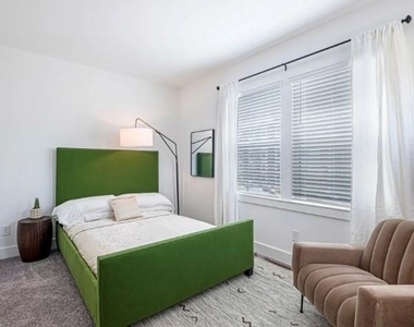 72 Milton Avenue Se - Photo Thumbnail 4