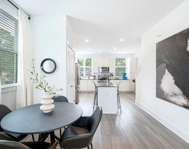 72 Milton Avenue Se - Photo Thumbnail 2