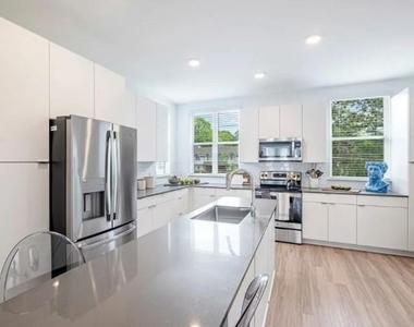 72 Milton Avenue Se - Photo Thumbnail 1