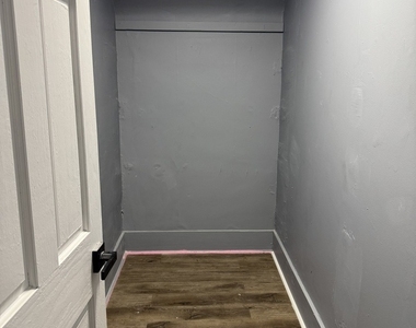 1716 W 7th Street - Photo Thumbnail 10