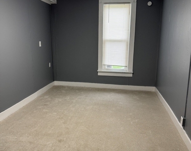 1716 W 7th Street - Photo Thumbnail 4
