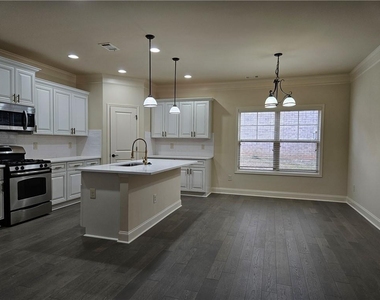 3155 Stonecrest Drive - Photo Thumbnail 5