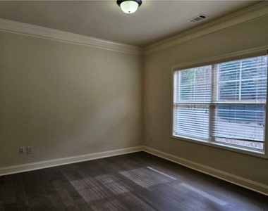 3155 Stonecrest Drive - Photo Thumbnail 9