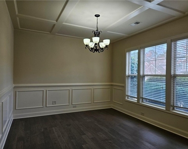 3155 Stonecrest Drive - Photo Thumbnail 8