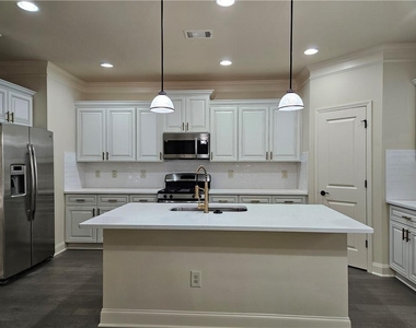 3155 Stonecrest Drive - Photo Thumbnail 3