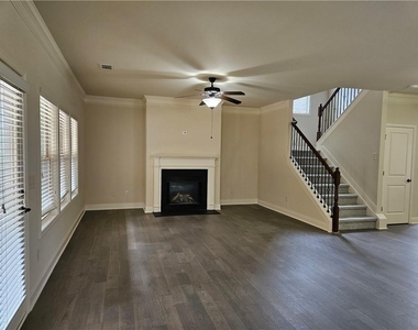3155 Stonecrest Drive - Photo Thumbnail 2
