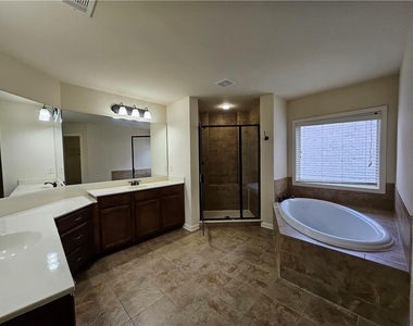 3155 Stonecrest Drive - Photo Thumbnail 14