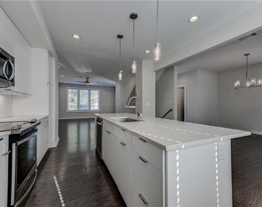 415 Gartrell Street Se - Photo Thumbnail 4