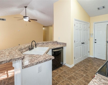 118 Jimmy Reynolds Drive - Photo Thumbnail 8
