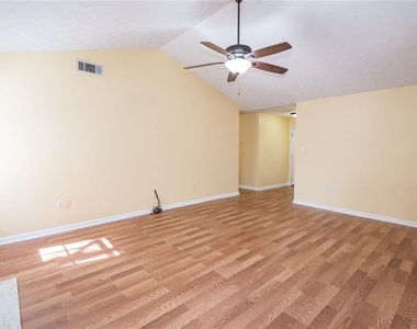118 Jimmy Reynolds Drive - Photo Thumbnail 3