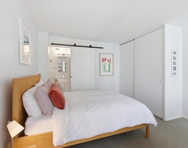 900 N Lake Shore Drive - Photo Thumbnail 8