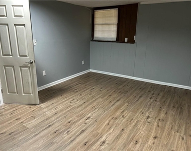 3637 Windmill Road - Photo Thumbnail 4