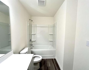 303 Hyde Park - Photo Thumbnail 22