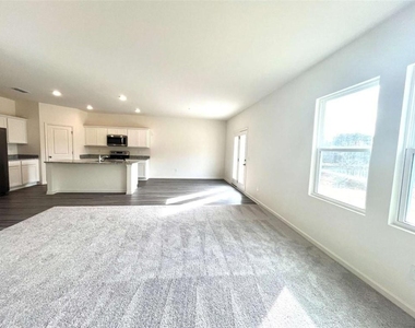 303 Hyde Park - Photo Thumbnail 1