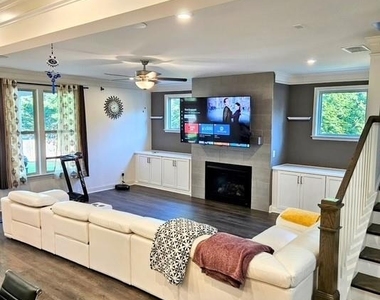 1640 Brannon Heard Lane - Photo Thumbnail 4