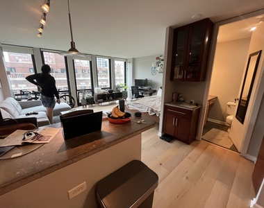 1 E Scott Street - Photo Thumbnail 7
