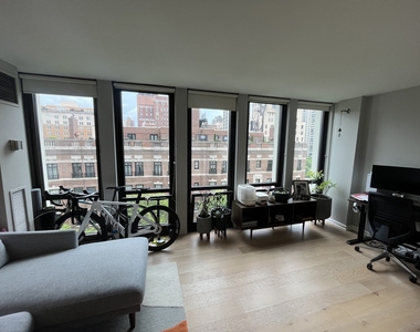 1 E Scott Street - Photo Thumbnail 2