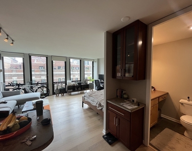 1 E Scott Street - Photo Thumbnail 4
