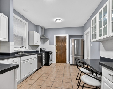 6815 S Crandon Avenue - Photo Thumbnail 9