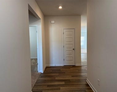 4 Bennett Way Se - Photo Thumbnail 3