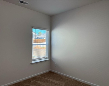 4 Bennett Way Se - Photo Thumbnail 4