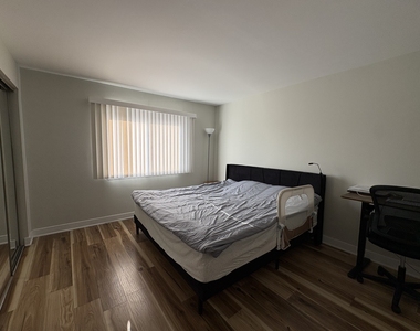 9439 Bay Colony Drive - Photo Thumbnail 6