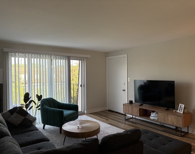 9439 Bay Colony Drive - Photo Thumbnail 3