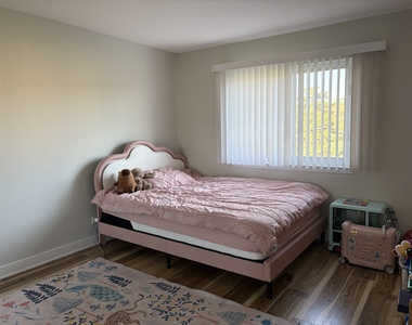9439 Bay Colony Drive - Photo Thumbnail 7