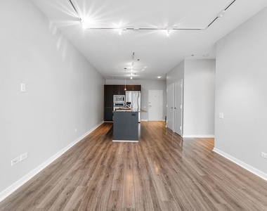653 N Kingsbury Street - Photo Thumbnail 1