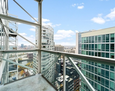 653 N Kingsbury Street - Photo Thumbnail 3