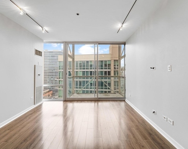 653 N Kingsbury Street - Photo Thumbnail 4