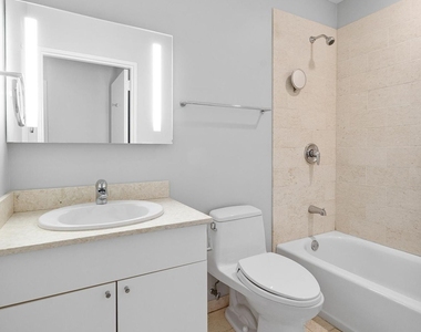 653 N Kingsbury Street - Photo Thumbnail 10