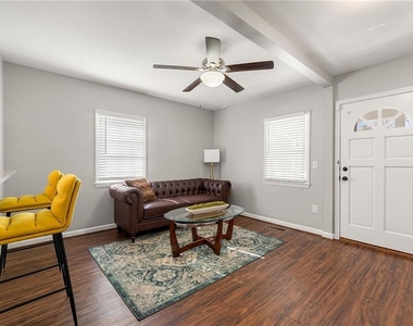 954 Fern Avenue Se - Photo Thumbnail 3