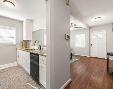 954 Fern Avenue Se - Photo Thumbnail 6