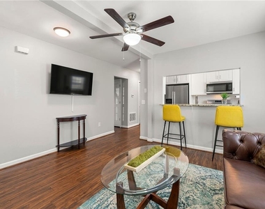 954 Fern Avenue Se - Photo Thumbnail 2