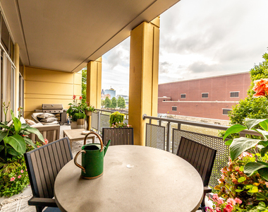 720 N Larrabee Street - Photo Thumbnail 4