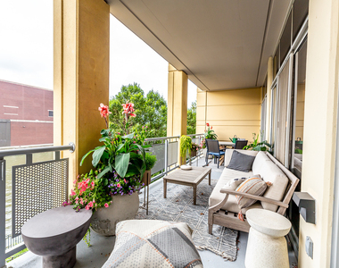 720 N Larrabee Street - Photo Thumbnail 3