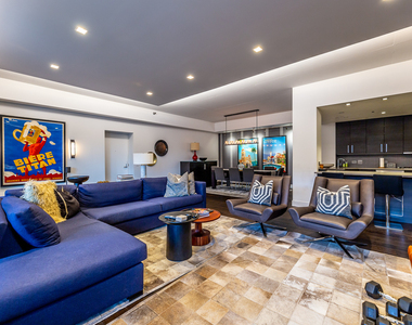 720 N Larrabee Street - Photo Thumbnail 7