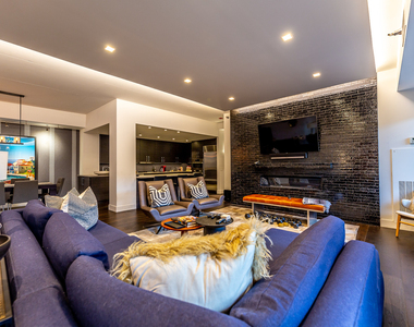 720 N Larrabee Street - Photo Thumbnail 6