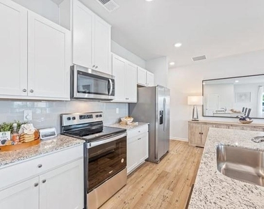 37 Founders Drive - Photo Thumbnail 7