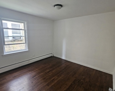 4933 Louise Street - Photo Thumbnail 13