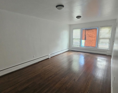 4933 Louise Street - Photo Thumbnail 5