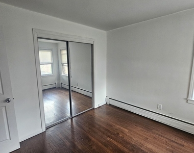 4933 Louise Street - Photo Thumbnail 7