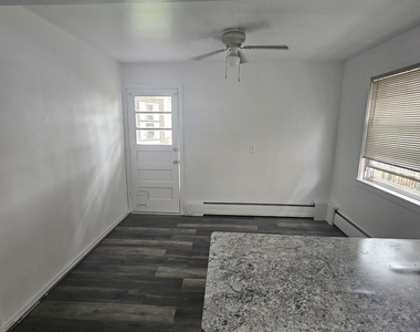 4933 Louise Street - Photo Thumbnail 3